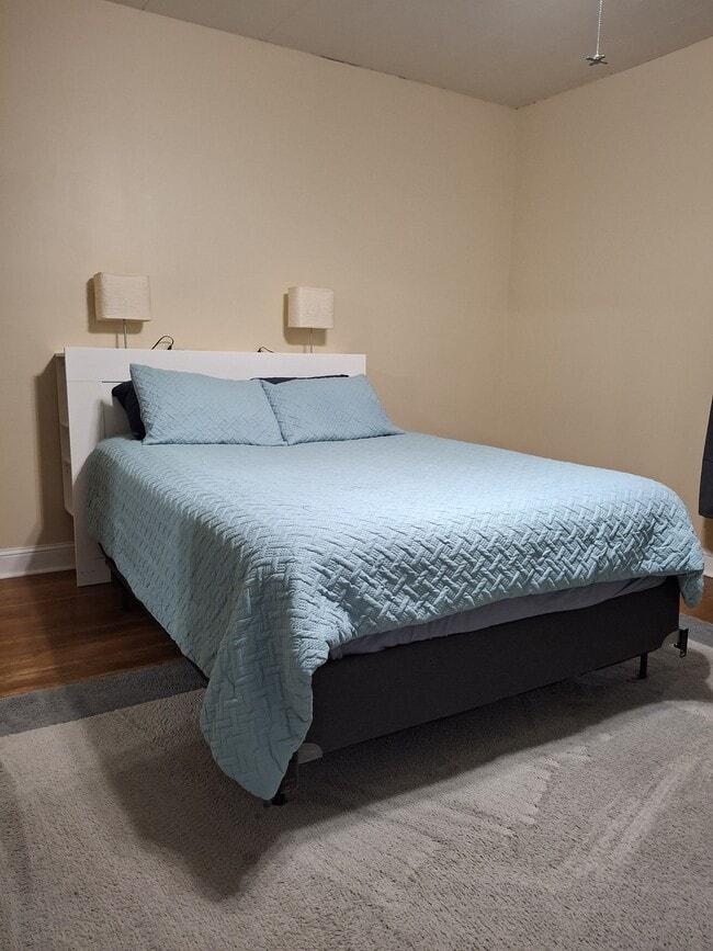 2012 1st St in Eau Claire, WI - Foto de edificio - Building Photo