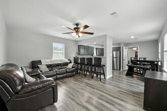 2020 Audra Ln, Unit 2-M in Denton, TX - Building Photo - Building Photo