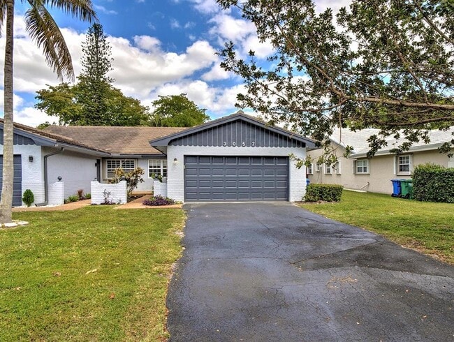 3057 NW 103rd Ln in Coral Springs, FL - Building Photo - Building Photo