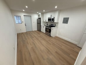 1282 NW 35th St in Miami, FL - Building Photo - Building Photo