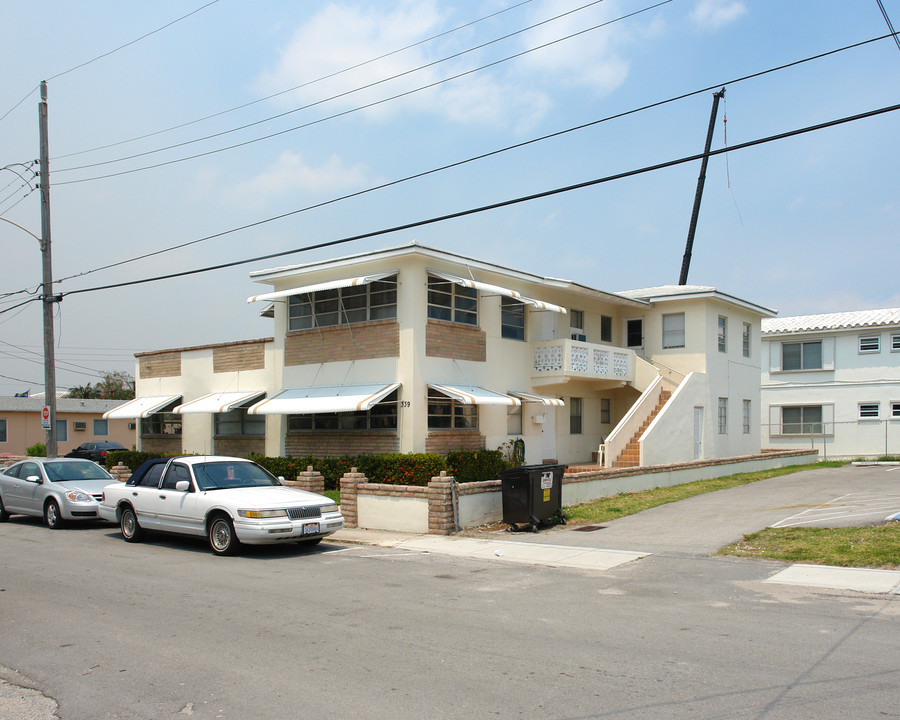 339 Hayes St in Hollywood, FL - Building Photo