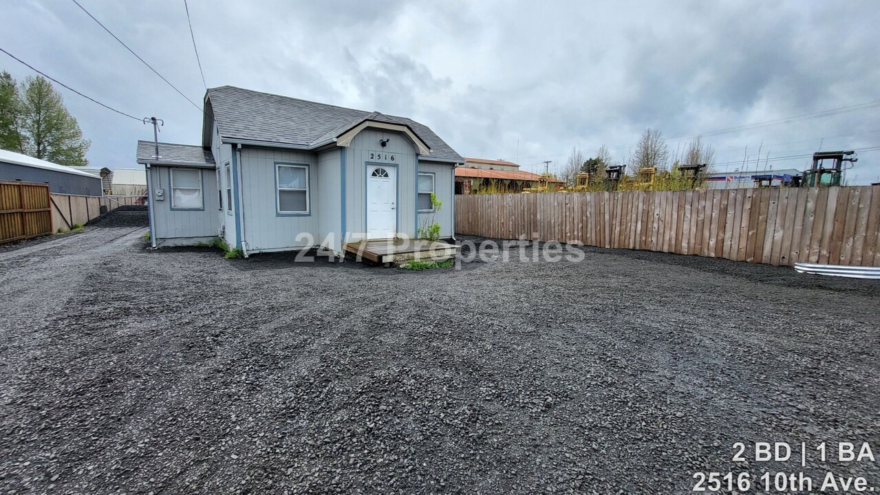 2516 10th Ave in Forest Grove, OR - Foto de edificio