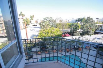 884 Palm Ave in West Hollywood, CA - Building Photo - Building Photo