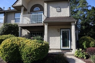1306 Commons at Kingswood Dr in East Brunswick, NJ - Building Photo - Building Photo