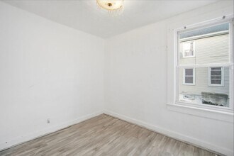 53 Fremont St, Unit 1 in Springfield, MA - Foto de edificio - Building Photo