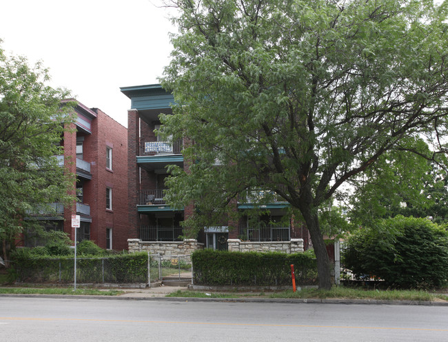 2812-2814 Prospect Ave in Kansas City, MO - Foto de edificio - Building Photo