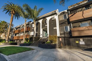 4444 Ensign Avenue in West Toluca Lake, CA - Building Photo