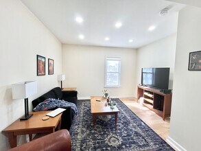 162 Centre St, Unit 1 in Boston, MA - Building Photo - Building Photo