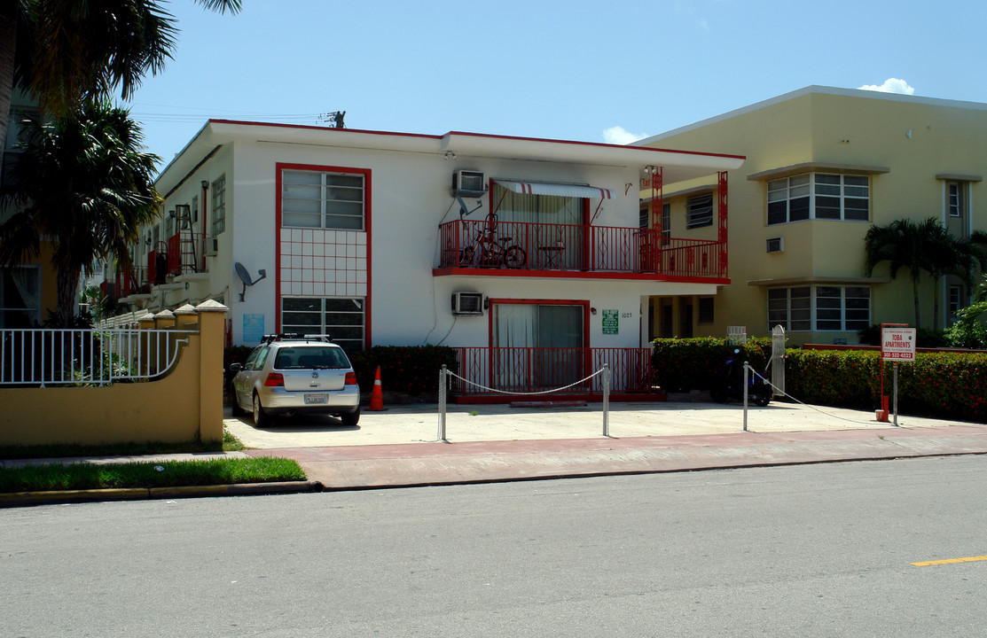 Toba Apartments in Miami Beach, FL - Building Photo