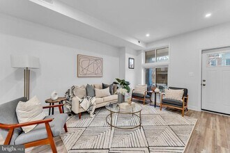 3202 McElderry St in Baltimore, MD - Building Photo - Building Photo