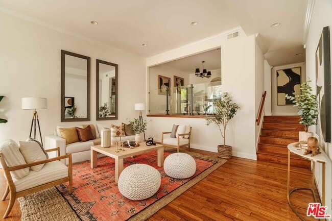 17158 Palisades Cir in Los Angeles, CA - Foto de edificio - Building Photo