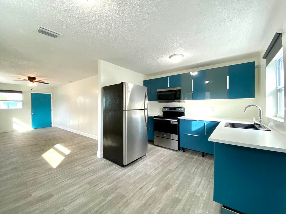 3415 Broadway in West Palm Beach, FL - Building Photo