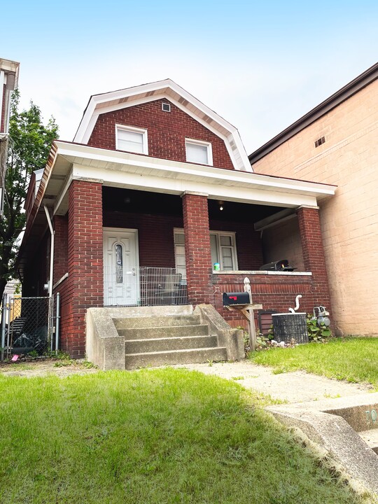 703 Broadway Ave in Mckees Rocks, PA - Building Photo