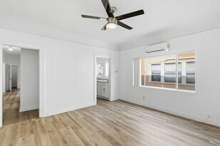 707 W 48th St in Los Angeles, CA - Building Photo