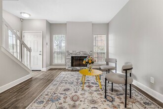 2626 Holly Hall St in Houston, TX - Building Photo - Building Photo