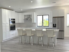 240 SW 55th Ave in Coral Gables, FL - Building Photo - Building Photo