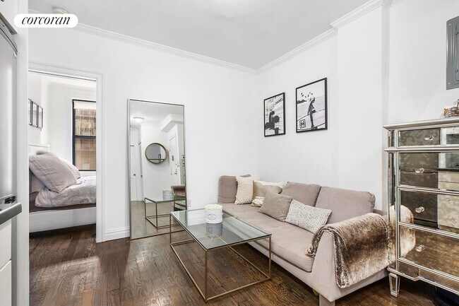 256 W 15th St in New York, NY - Building Photo - Building Photo