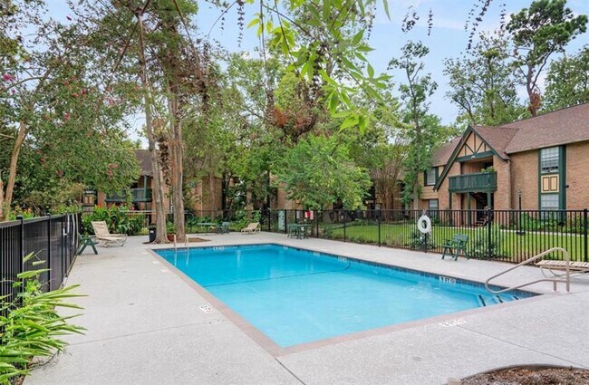8265 Kingsbrook Rd in Houston, TX - Building Photo - Building Photo