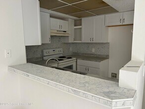 987 Sonesta Ave NE, Unit 108 in Palm Bay, FL - Building Photo - Building Photo
