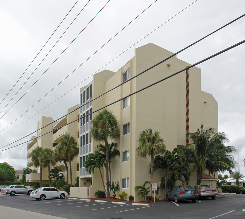 Waterway Landings in Fort Lauderdale, FL - Building Photo