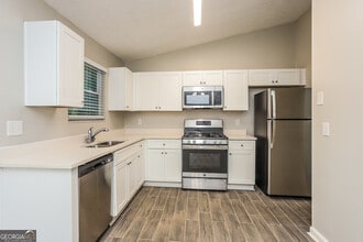 819 Martin Rd in Stone Mountain, GA - Building Photo - Building Photo