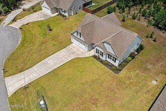 102 Captains Pointe in Sneads Ferry, NC - Building Photo - Building Photo