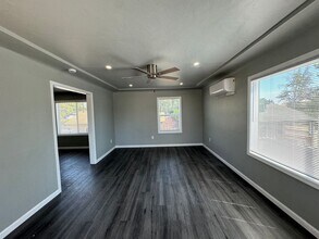 606 Quincy St in Bakersfield, CA - Building Photo - Building Photo