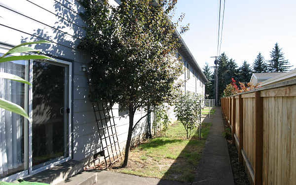 Mayfair Manor in Portland, OR - Foto de edificio - Building Photo