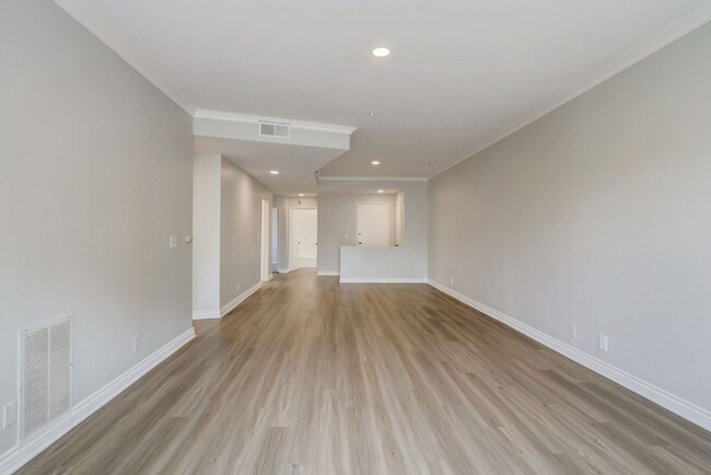 16117 W Sunset Blvd in Los Angeles, CA - Building Photo - Building Photo