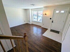 107 Franklin St Ext in Derry, NH - Foto de edificio - Building Photo