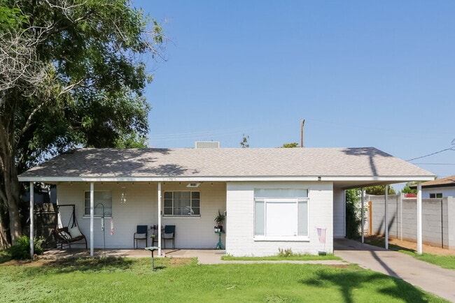 property at 2318 N 30th Pl