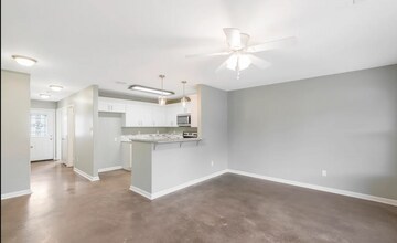 1610 Dehart Dr-Unit -1610 Dehart #C in New Iberia, LA - Building Photo - Building Photo