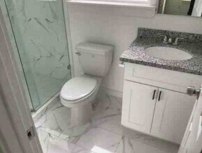 5614 Hollow Pines Dr in Houston, TX - Building Photo - Building Photo