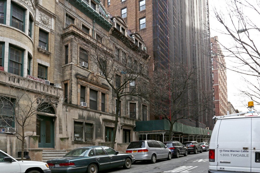 Landmark in New York, NY - Building Photo