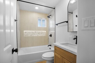 1351 Louden Ln in Imperial Beach, CA - Foto de edificio - Building Photo