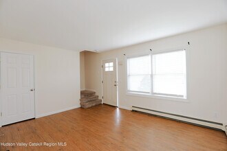 87 Delaware St in Glasco, NY - Building Photo - Building Photo