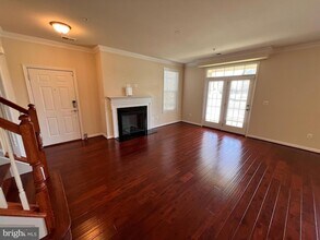 42592 Sunset Ridge Square in Ashburn, VA - Foto de edificio - Building Photo