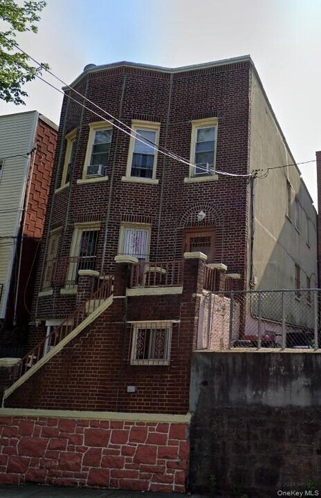 1827 Amethyst St in Bronx, NY - Foto de edificio