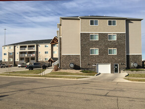 Bridgeview Bay Condos in Mandan, ND - Building Photo - Building Photo