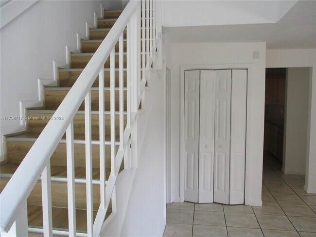 10832 SW 72nd St in Miami, FL - Building Photo - Building Photo