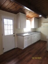 4982 Hessel Rd in Sebastopol, CA - Building Photo - Building Photo