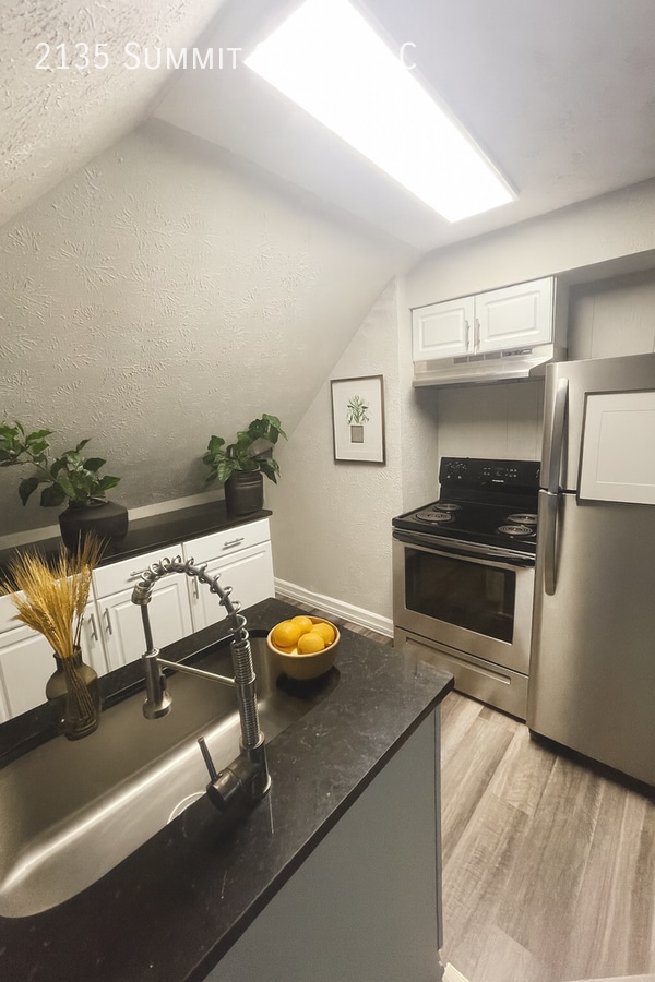 2135 Summit St in Columbus, OH - Building Photo - Building Photo