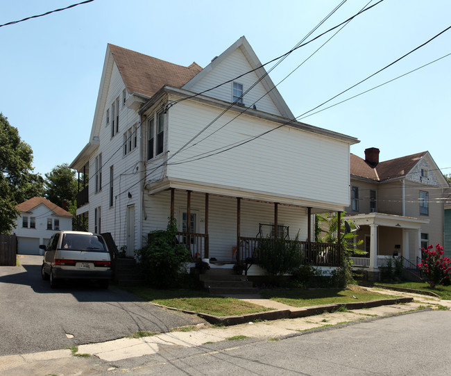 247 Clay St in Clarksburg, WV - Building Photo - Building Photo