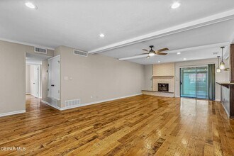 832 Tepic Dr, Unit 311 in El Paso, TX - Building Photo - Building Photo