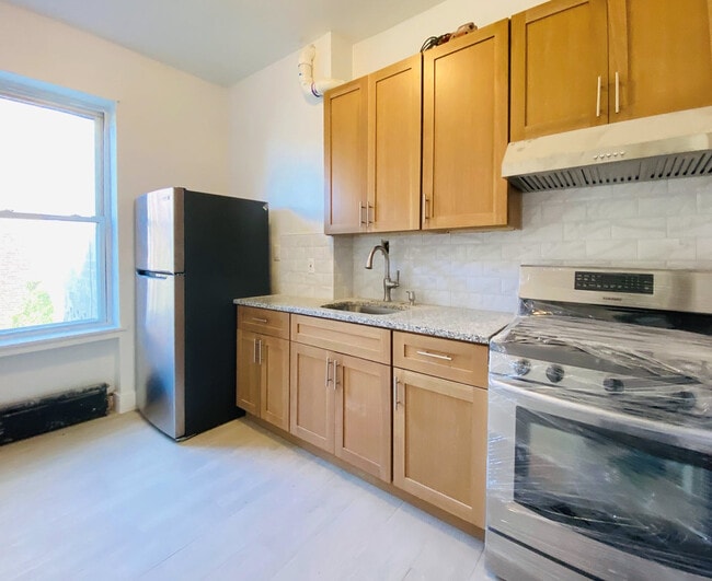 273 Sumpter St, Unit 2 in Brooklyn, NY - Foto de edificio - Building Photo