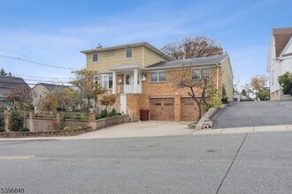 3 Witherspoon St in Nutley, NJ - Building Photo - Building Photo
