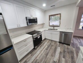 318 Woodview Ave in Norfolk, VA - Building Photo - Building Photo