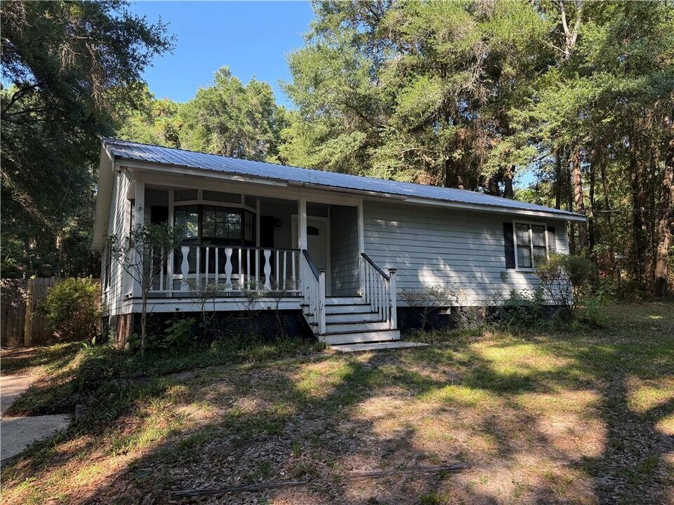 1001 Caroline Ave in Daphne, AL - Building Photo