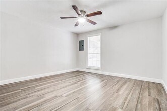 2216 Marburg St in Dallas, TX - Building Photo - Building Photo