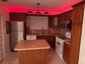 11202 SW 132nd Ct W in Miami, FL - Building Photo - Building Photo